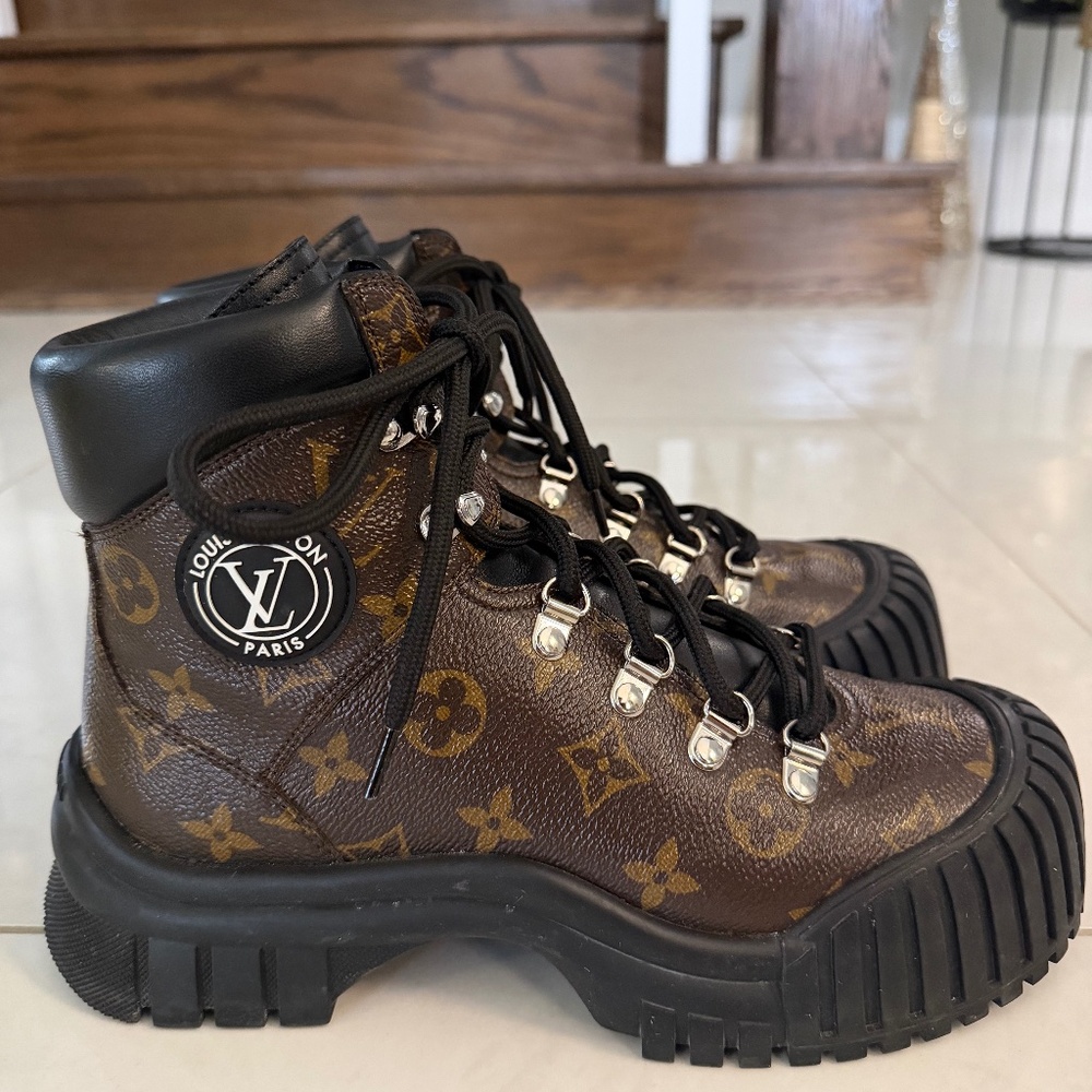 Louis Vuitton boots - Picture 1 of 6